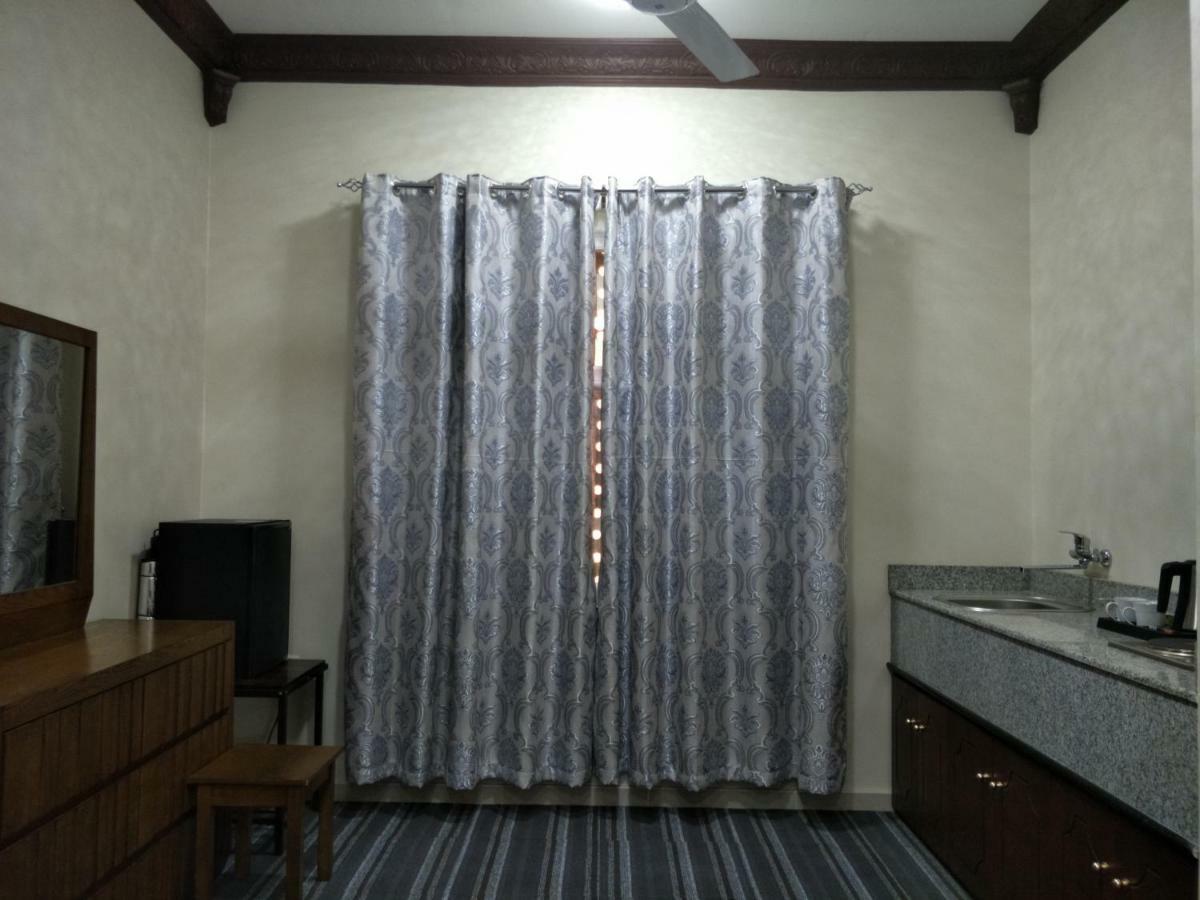 Sur Bandar Al Ayjah Hotel Apartments Exterior photo
